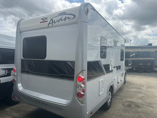 AVAN OVATION M32 B CLASS