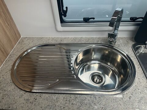 AVAN OVATION M32 B CLASS