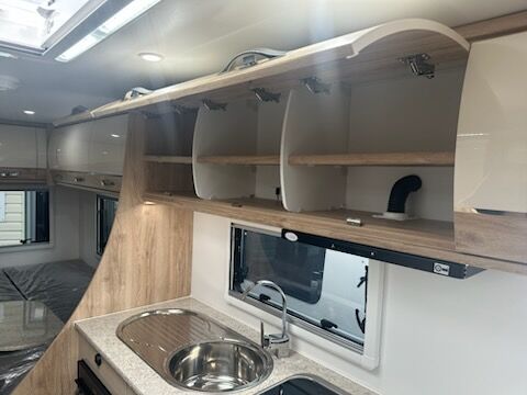 AVAN OVATION M32 B CLASS