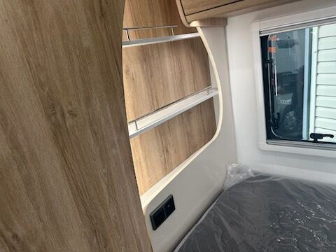 AVAN OVATION M32 B CLASS