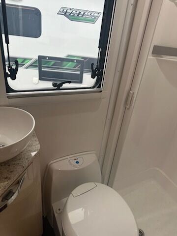 AVAN OVATION M32 B CLASS