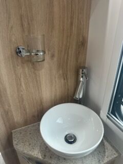 AVAN OVATION M32 B CLASS