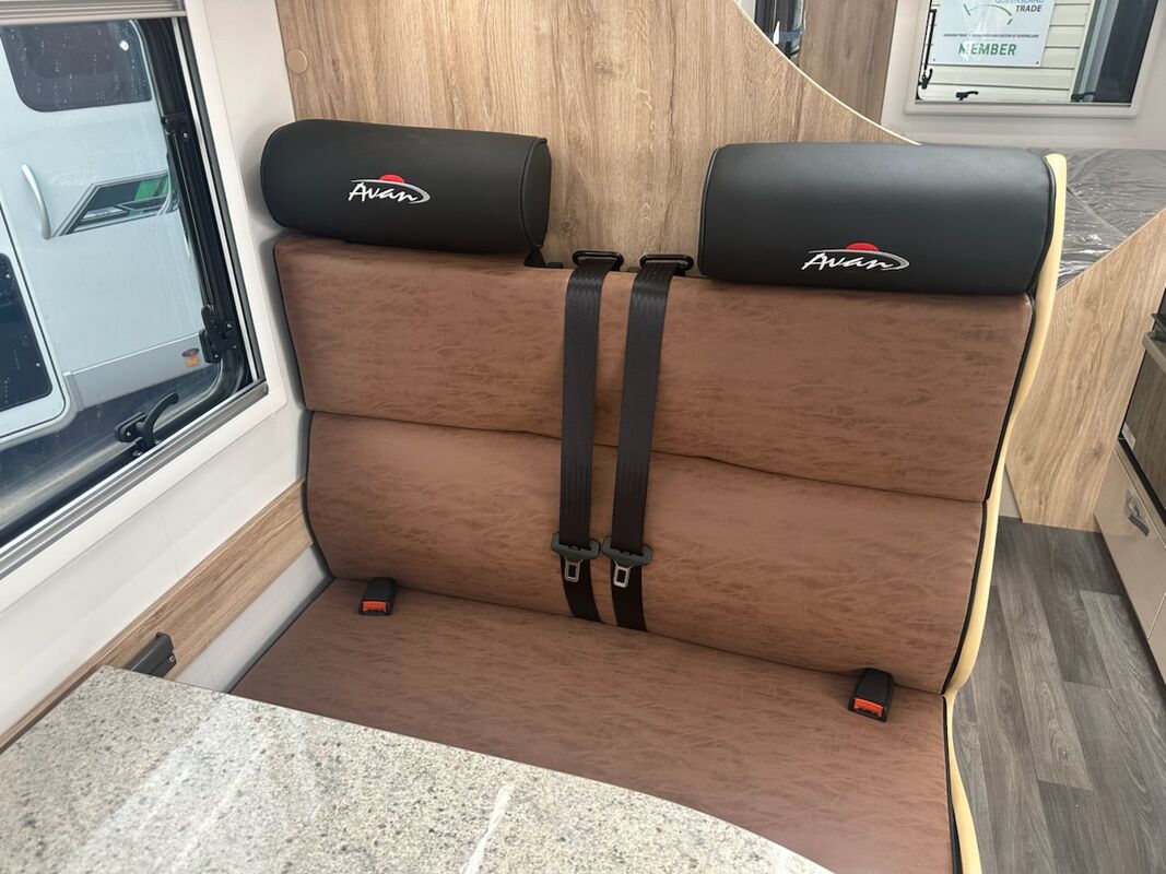 AVAN OVATION M32 B CLASS