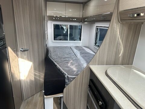 Avan Ovation M32 C CLASS
