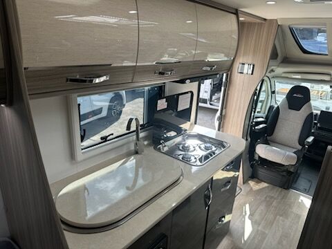 Avan Ovation M32 C CLASS