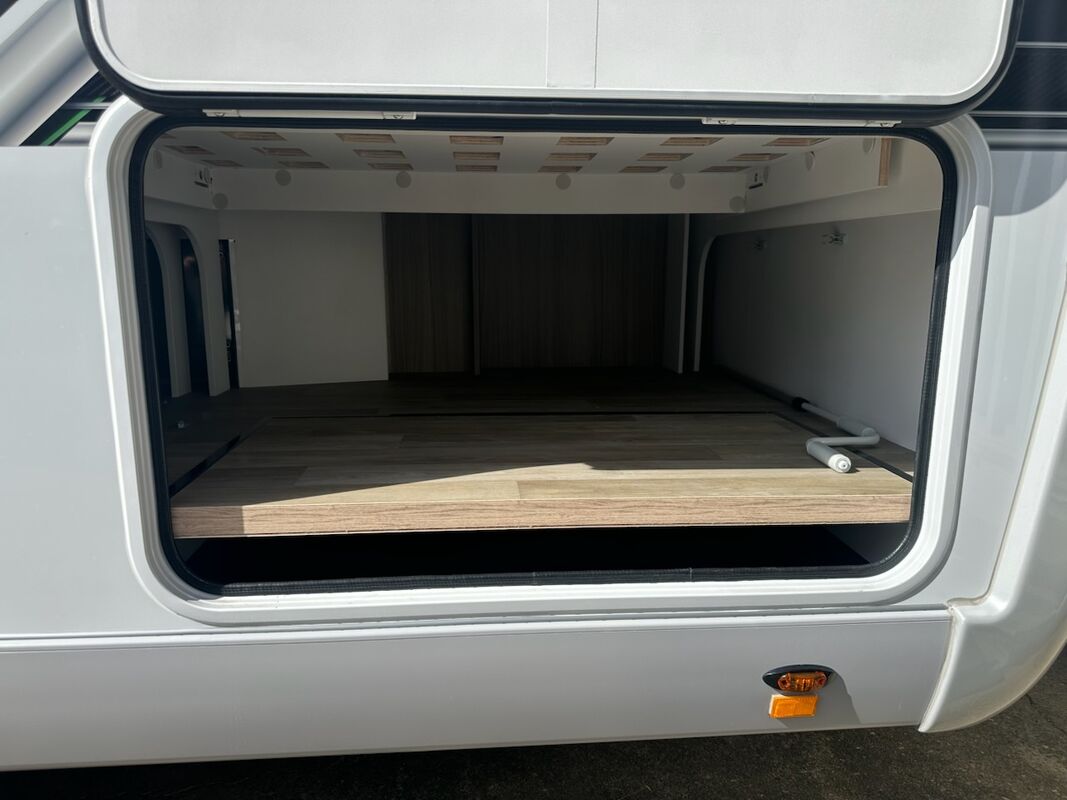Avan Ovation M32 C CLASS