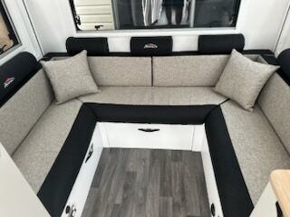 Avan Ovation M5 C Class