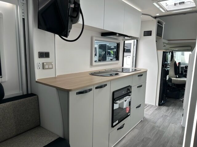 Avan Ovation M5 C Class