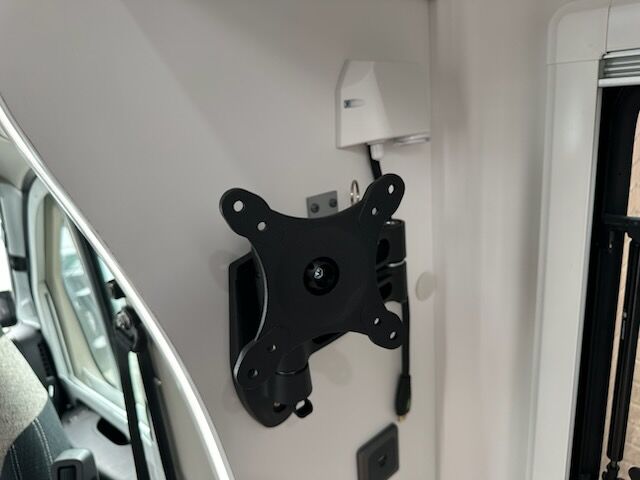 Avan Ovation M5 C Class