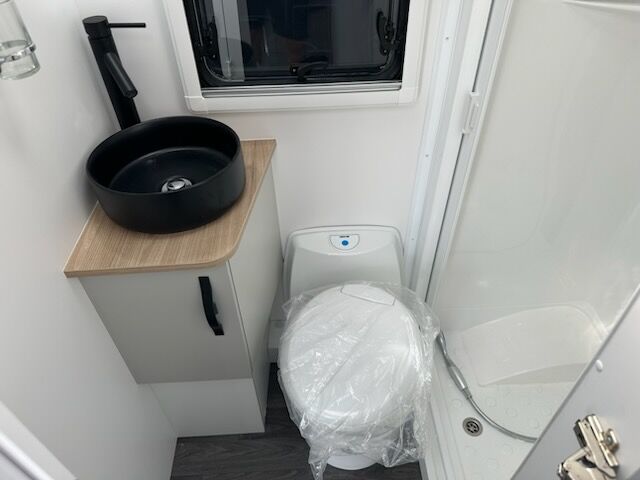 Avan Ovation M5 C Class