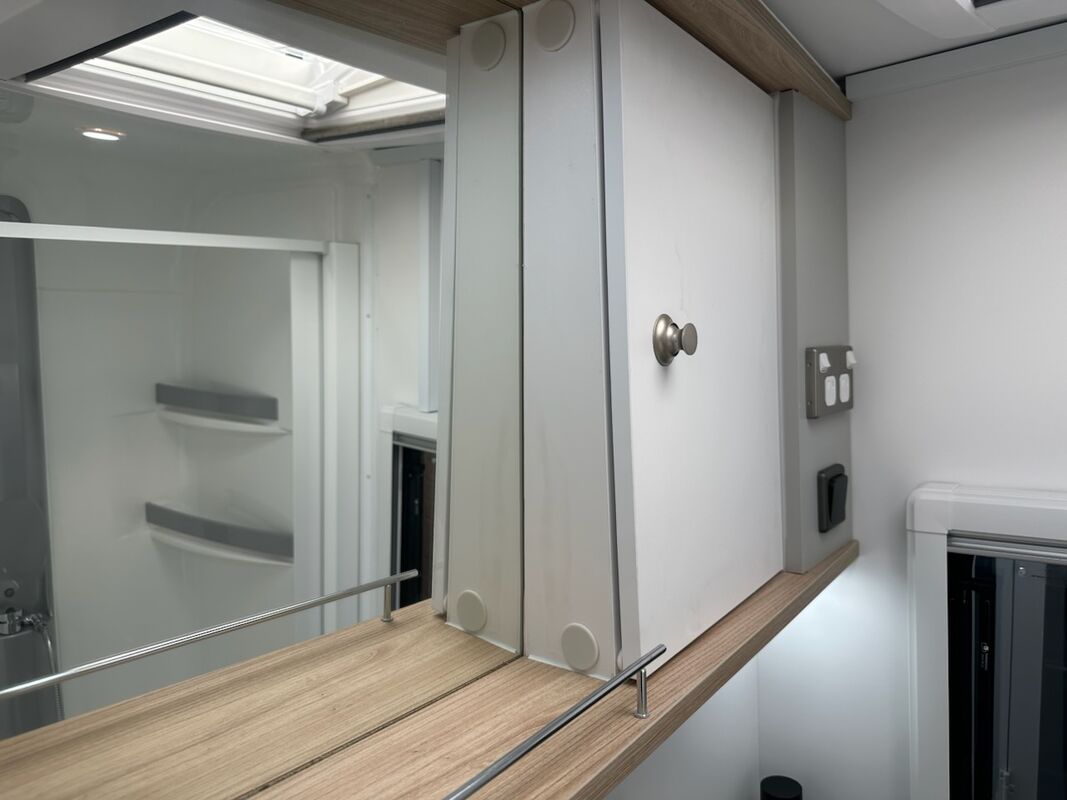 Avan Ovation M5 C Class