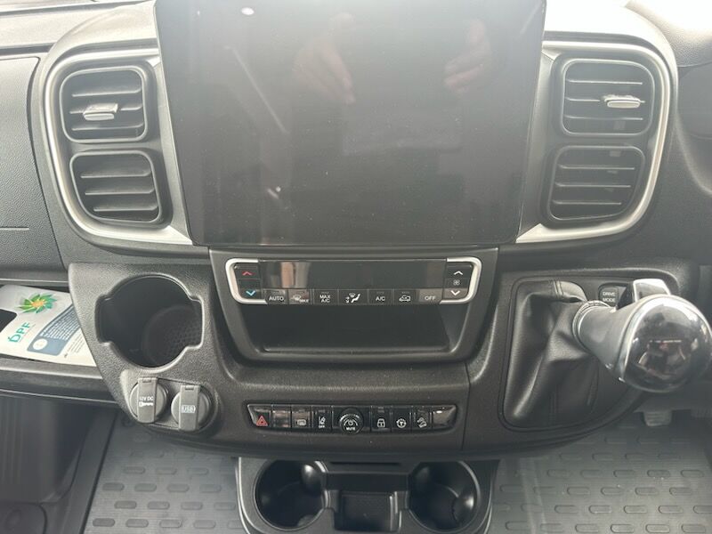 Avan Ovation M5 C Class