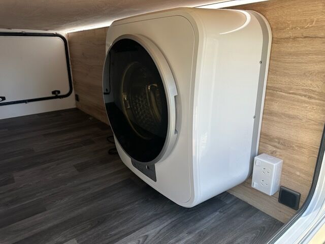 Avan Ovation M6 B Class
