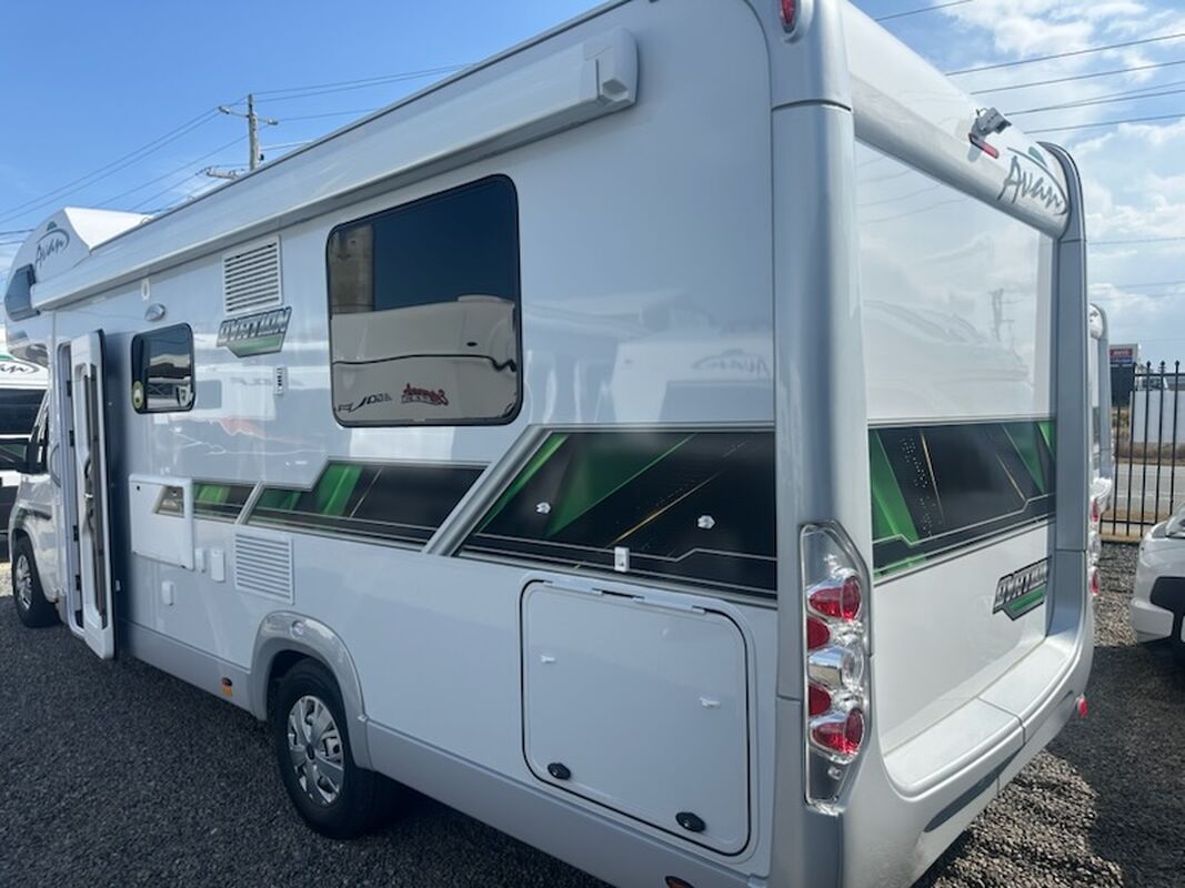 Avan Ovation M6 C Class