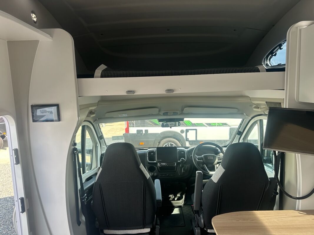 Avan Ovation M6 C Class