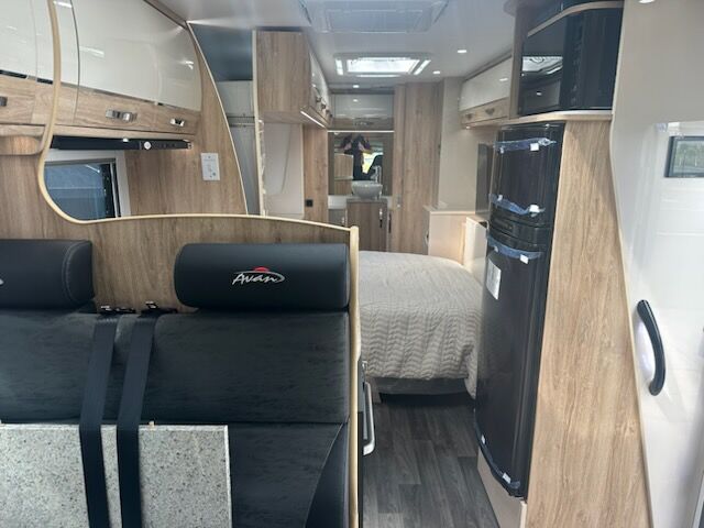 Avan Ovation M7 C Class