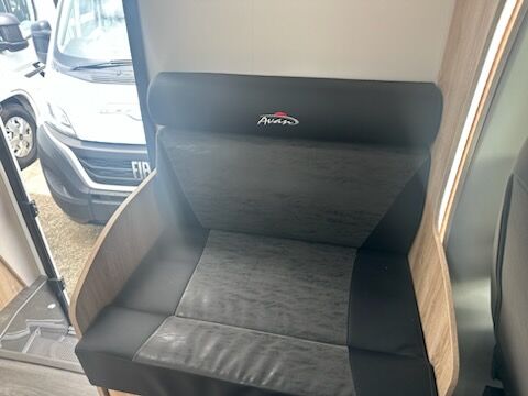 Avan Ovation M7 C Class