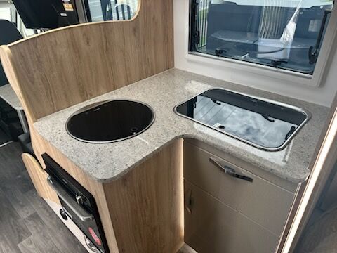 Avan Ovation M7 C Class