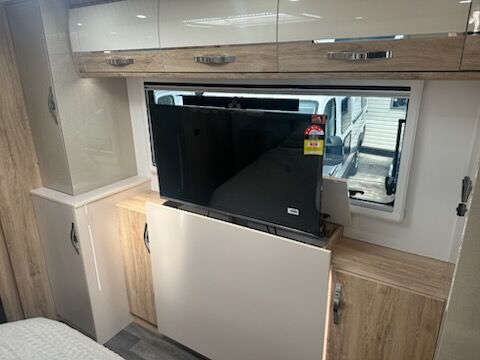 Avan Ovation M7 C Class