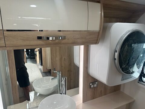 Avan Ovation M7 C Class