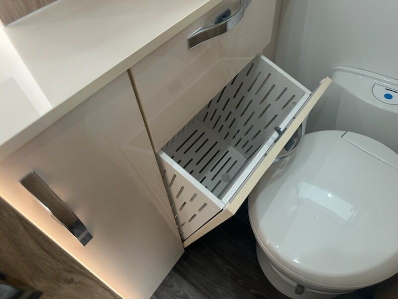 Avan Ovation M7 C Class