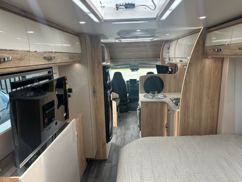 Avan Ovation M7 C Class