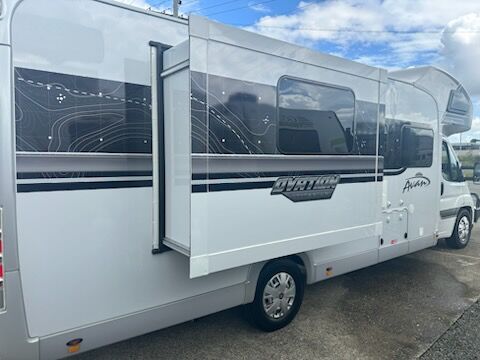Avan Ovation M7 C Class