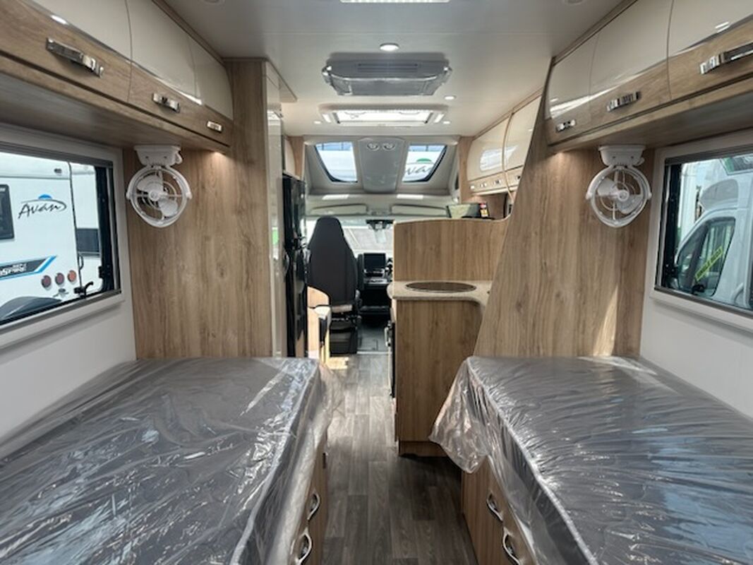 Avan Ovation M9 B Class