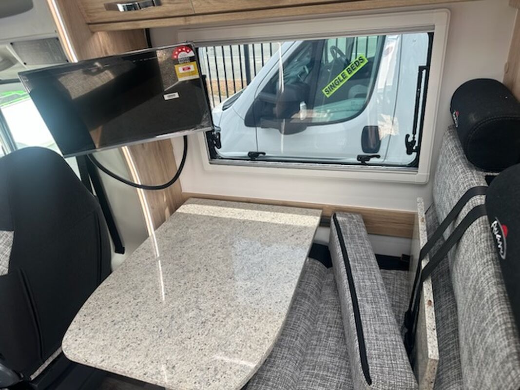Avan Ovation M9 B Class