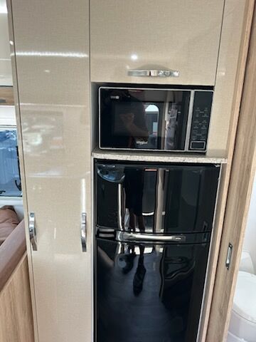 Golf Tourer 607 HT Single Beds