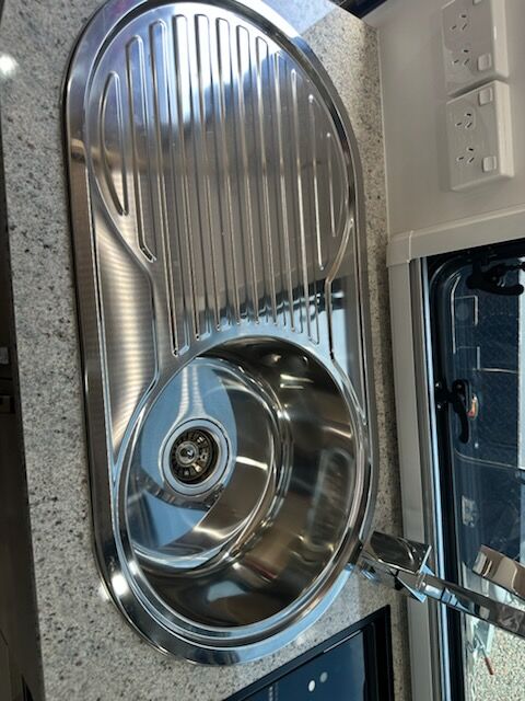 Golf Tourer 607 HT Single Beds