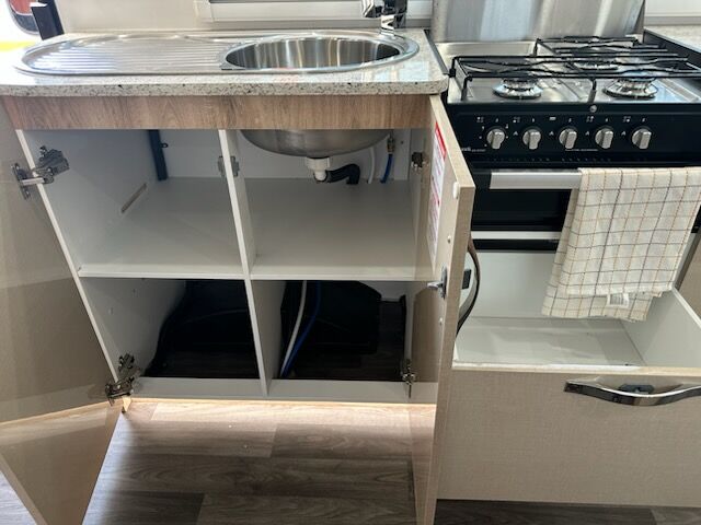 Golf Tourer 607 HT Single Beds