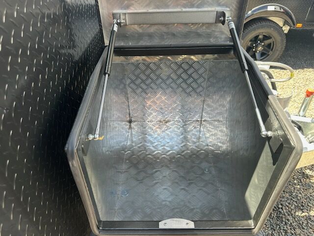 Golf Tourer 607 HT Single Beds