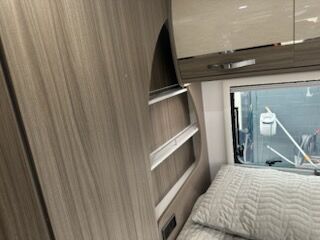 AVAN OVATION M32 B CLASS