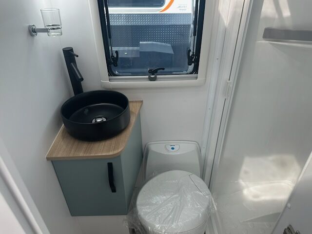 Avan Ovation M5 C Class
