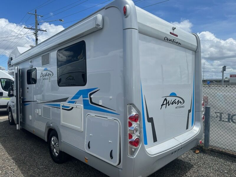 Avan Ovation M6 C Class