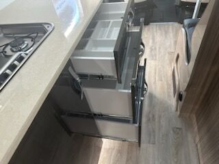 Avan Ovation M6 C Class