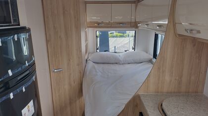 AVAN OVATION M32