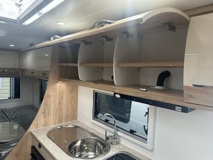 AVAN OVATION M32 B CLASS