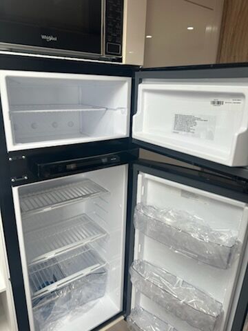 AVAN OVATION M32 B CLASS