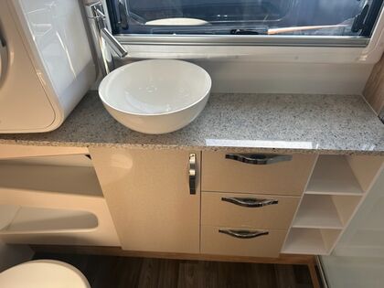 Avan Aspire 555 1 Adventure Pack with Outback Coil Suspension