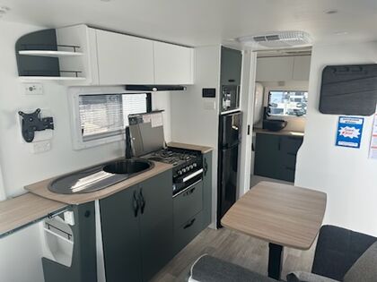 Avan Aspire 555 3 Adventure Pack