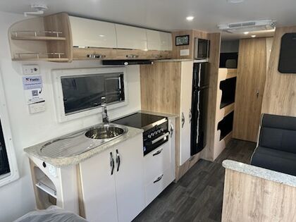 Avan Aspire 617 Triple Bunk