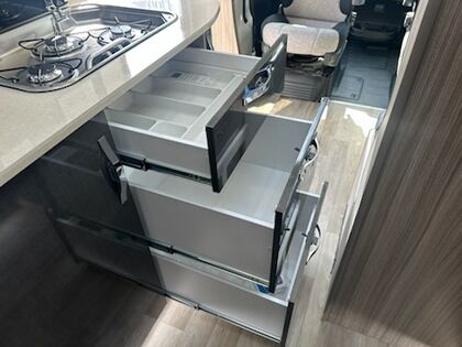 Avan Ovation M32 C CLASS