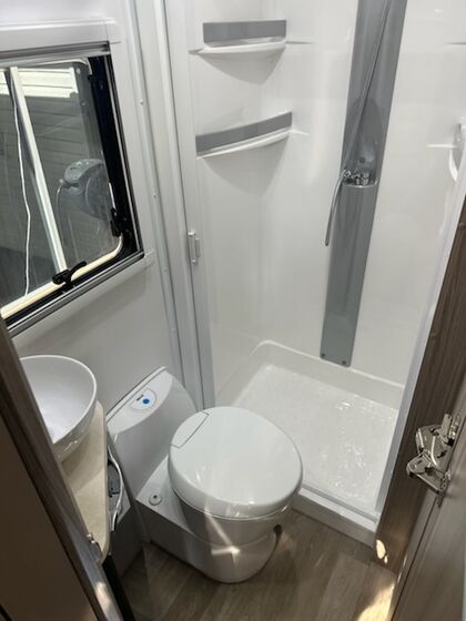 Avan Ovation M32 C CLASS