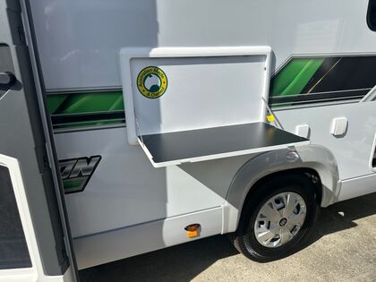 Avan Ovation M32 C CLASS