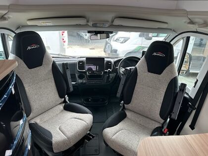 Avan Ovation M5 C Class