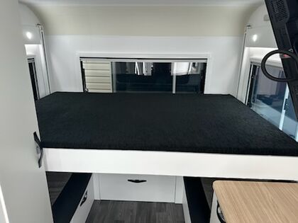 Avan Ovation M5 C Class