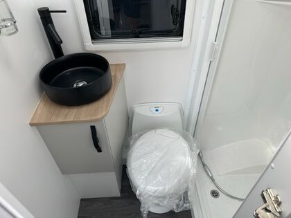 Avan Ovation M5 C Class