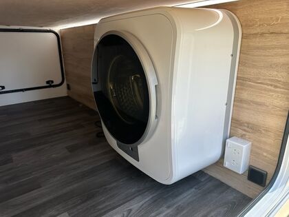 Avan Ovation M6 B Class